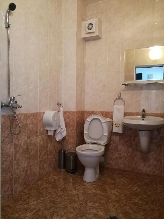 Отель Family Hotel Lipite Tipchenitsa